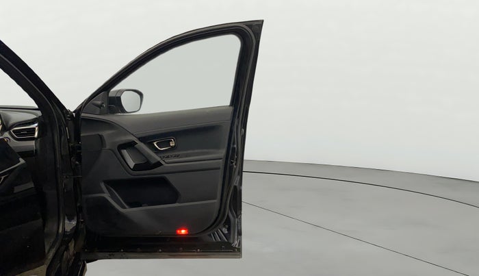 2022 Tata Harrier XZA PLUS 2.0L DARK EDITION, Diesel, Automatic, 54,957 km, RHS Front Door