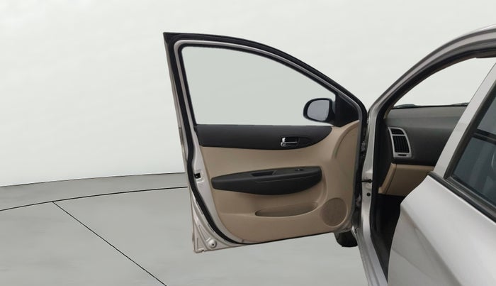 2013 Hyundai i20 SPORTZ 1.2, Petrol, Manual, 68,998 km, LHS Front Door