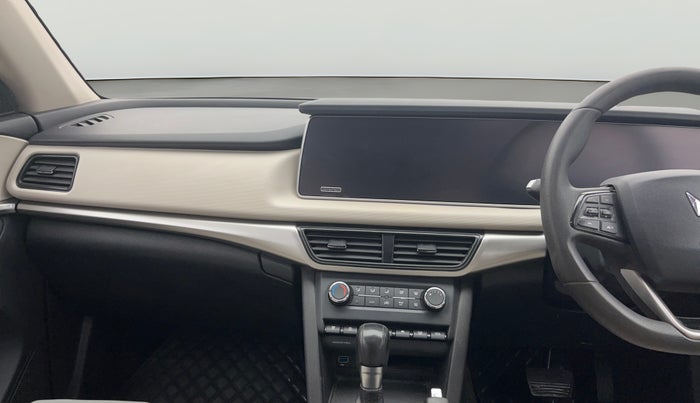 2022 Mahindra XUV700 AX 5 D AT 7 STR, Diesel, Automatic, 65,725 km, Air Conditioner