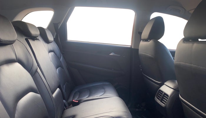 2020 MG HECTOR SMART HYBRID 1.5 PETROL, Petrol, Manual, 69,507 km, Right Side Rear Door Cabin