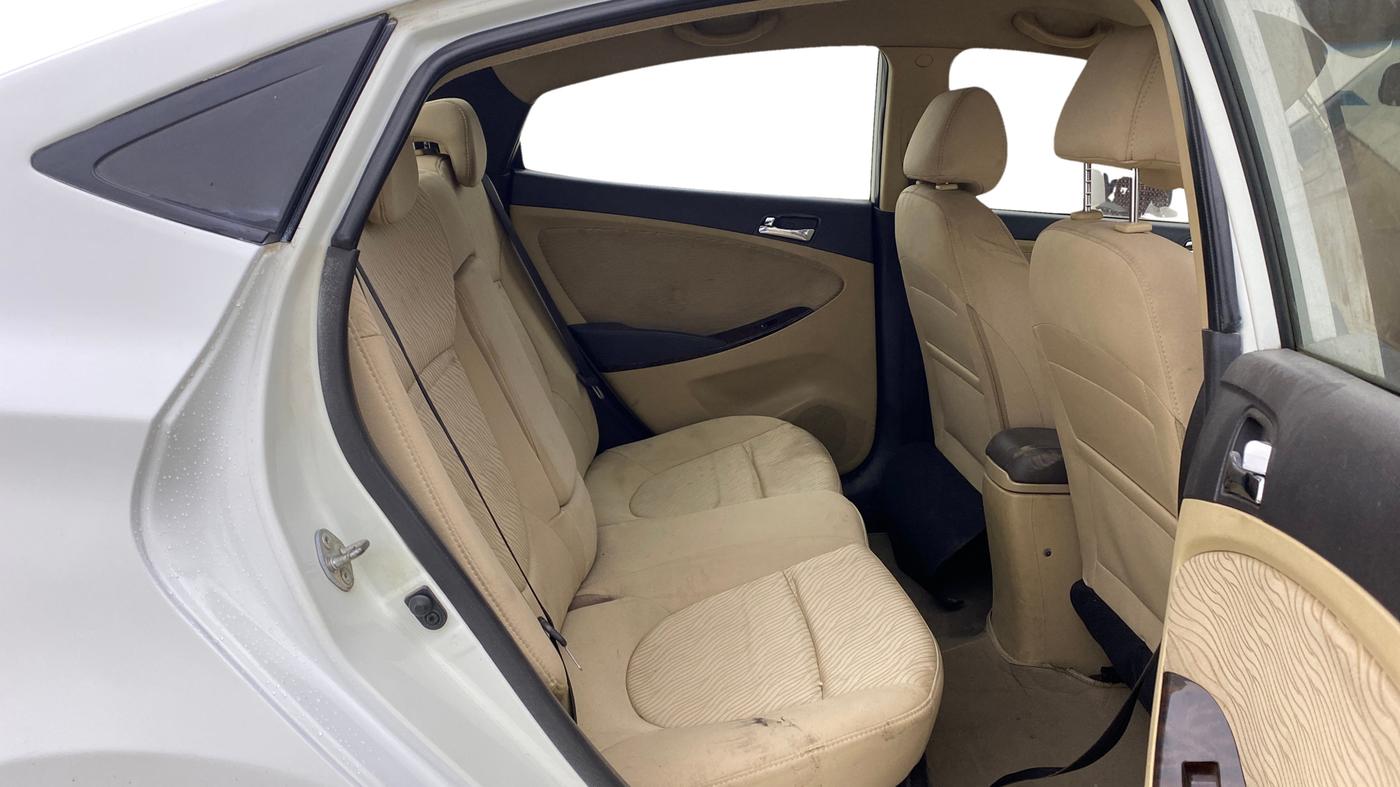 2013 Hyundai Verna FLUIDIC 1.6 VTVT SX, Petrol, Manual, 69,987 km, Right Side Rear Door Cabin