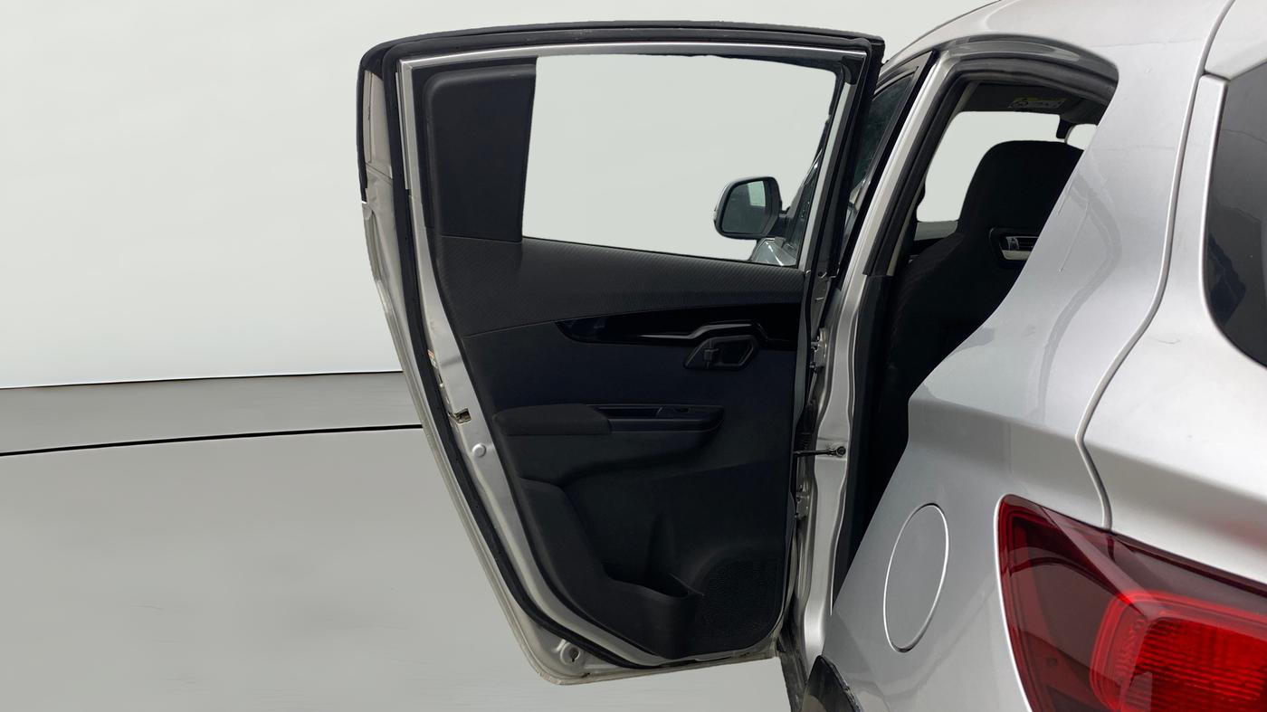 2017 Mahindra KUV 100 NXT K8 P 6 STR, Petrol, Manual, 59,281 km, LHS Rear Door