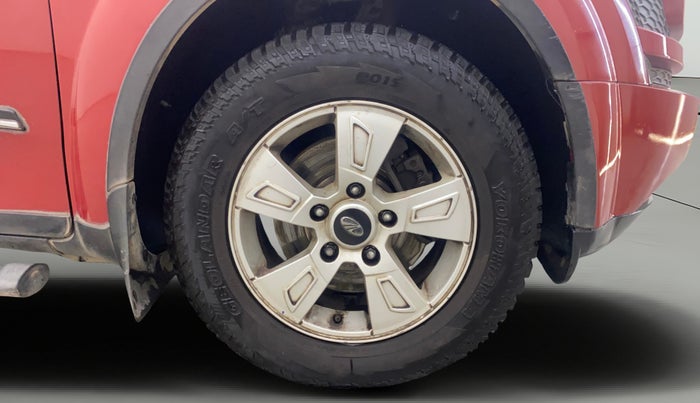 2014 Mahindra XUV500 W8, Diesel, Manual, 85,652 km, Right Front Wheel