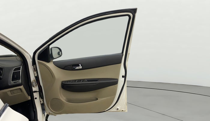 2013 Hyundai i20 MAGNA 1.2, Petrol, Manual, 1,14,467 km, RHS Front Door