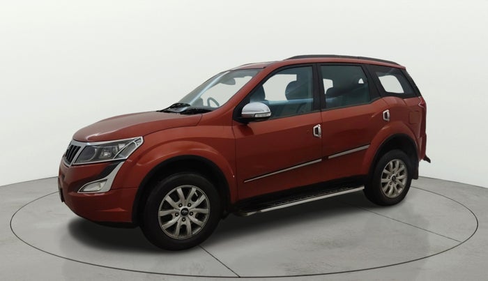 2017 Mahindra XUV500 W9, Diesel, Manual, 1,40,263 km, Left Front Diagonal