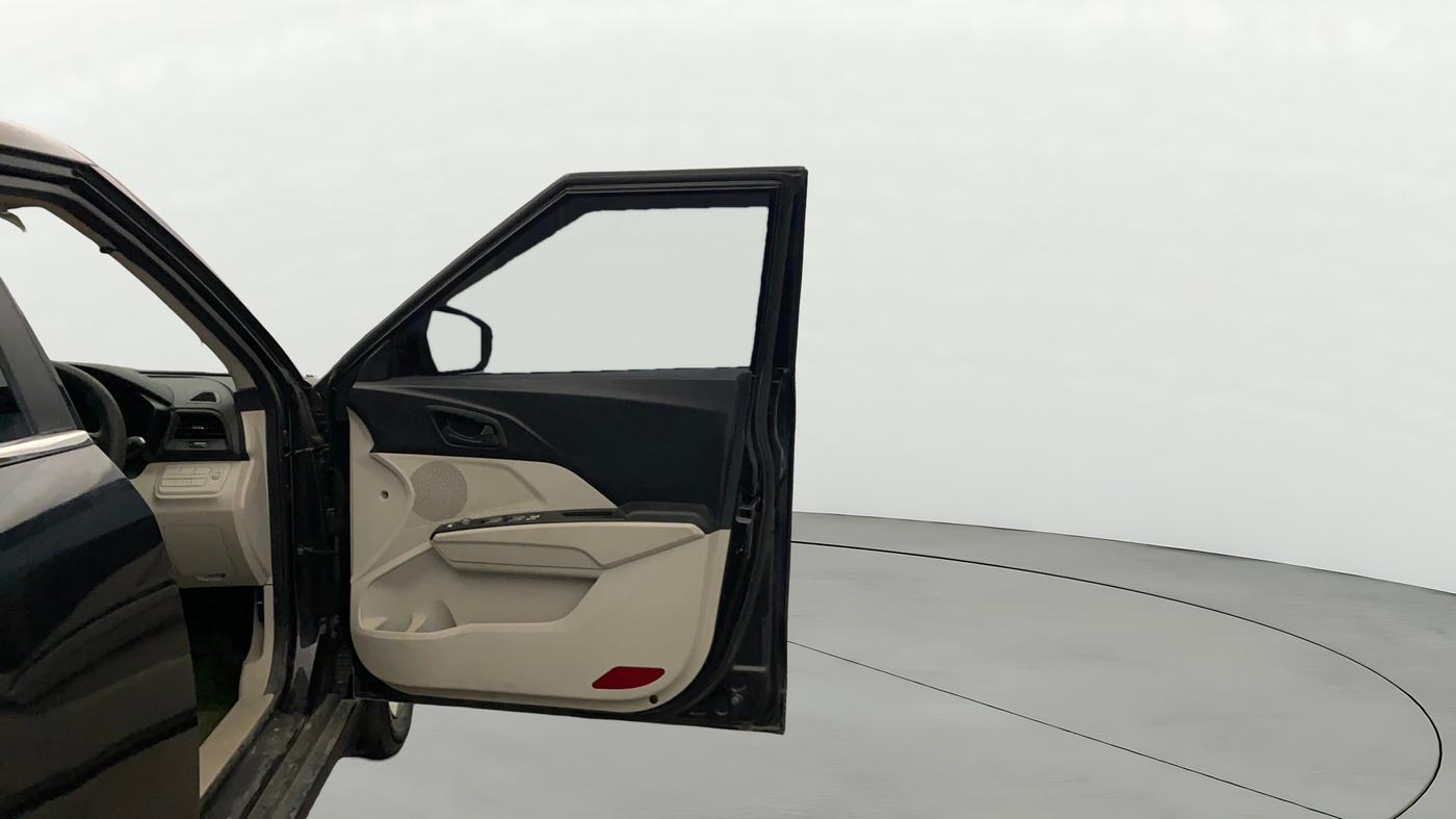 2023 Mahindra XUV300 W6 1.5 Diesel, Diesel, Manual, 51,147 km, RHS Front Door