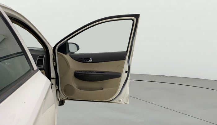 2013 Hyundai i20 MAGNA 1.2, CNG, Manual, 92,648 km, RHS Front Door