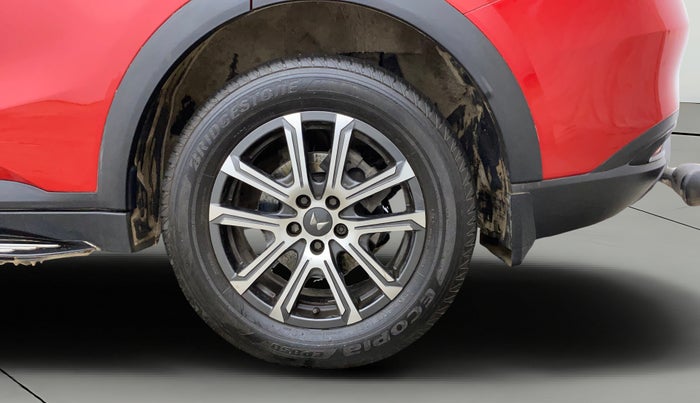 2023 Mahindra XUV700 AX 7 LUXURY P AT 7 STR, Petrol, Automatic, 4,791 km, Left Rear Wheel