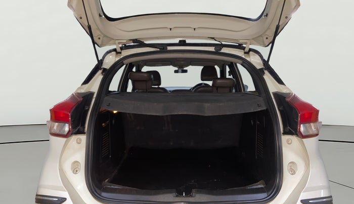 2019 Nissan Kicks XV PREMIUM (O) DIESEL, Diesel, Manual, 1,39,290 km, Boot Open Zoomed View