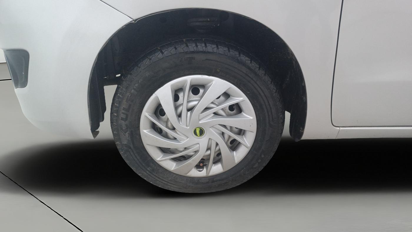 2015 Maruti Wagon R 1.0 LXI, Petrol, Manual, 1,05,123 km, Left Front Wheel