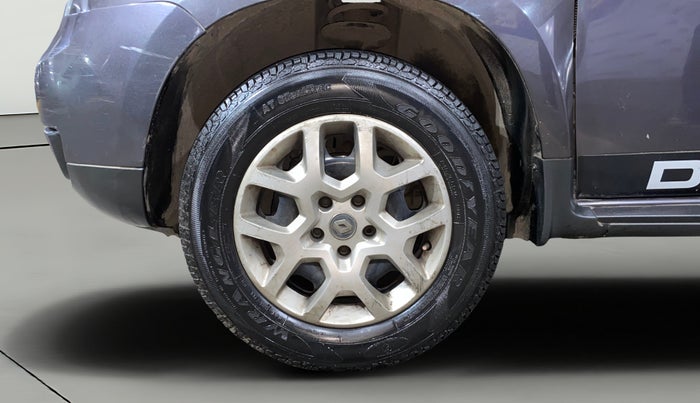 2017 Renault Duster RXE PETROL, Petrol, Manual, 27,433 km, Left Front Wheel