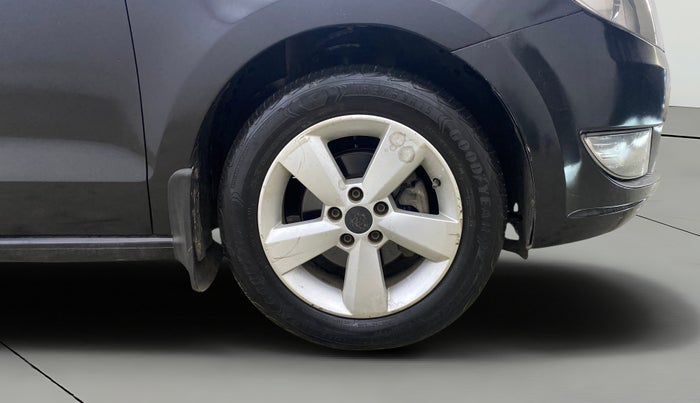 2014 Skoda Rapid ELEGANCE 1.6 MPI MT, Petrol, Manual, 80,416 km, Right Front Wheel