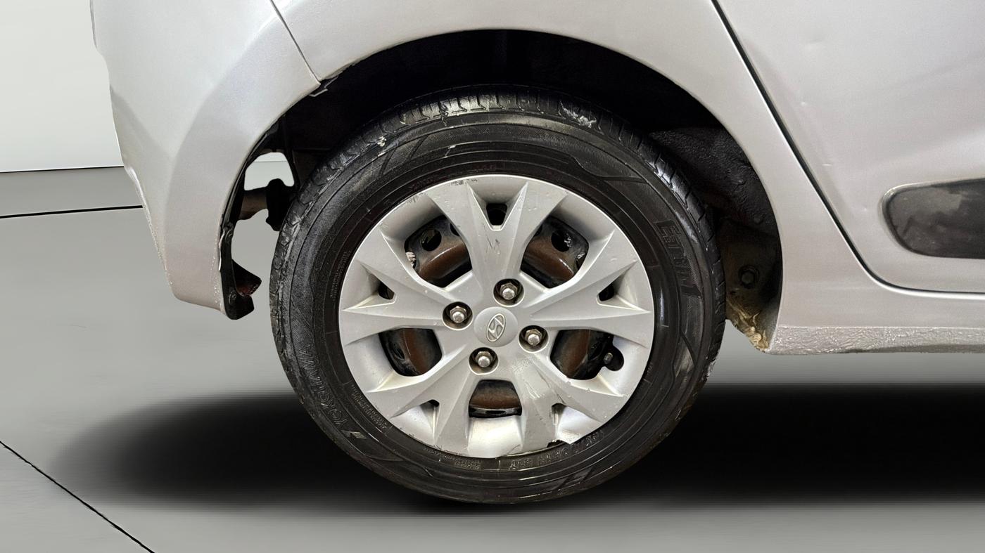 2016 Hyundai Grand i10 SPORTZ 1.2 KAPPA VTVT, Petrol, Manual, 83,389 km, Right Rear Wheel