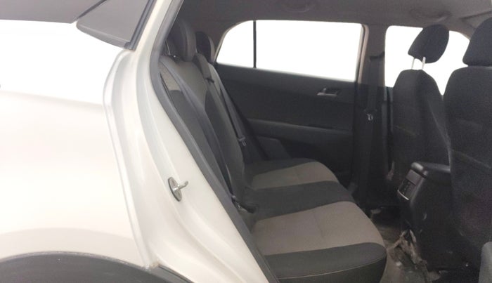 2016 Hyundai Creta SX PLUS 1.6 PETROL, Petrol, Manual, 79,801 km, Right Side Rear Door Cabin