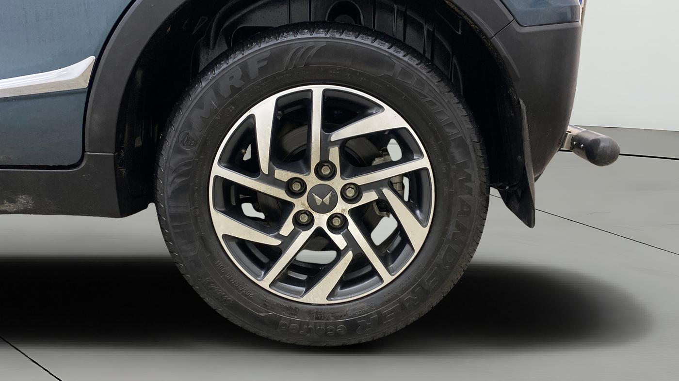 2023 Mahindra XUV300 W6 1.2 PETROL AMT, Petrol, Automatic, 12,068 km, Left Rear Wheel
