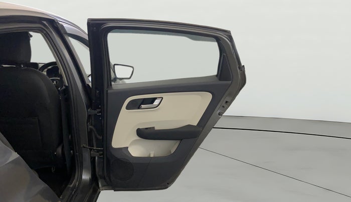 2022 Tata ALTROZ XZ PETROL, Petrol, Manual, 44,706 km, RHS Rear Door