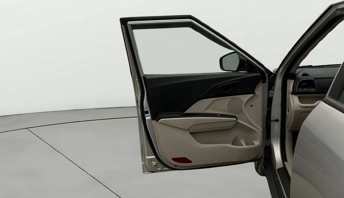 2020 Mahindra XUV300 W6 1.5 DIESEL, Diesel, Manual, 50,032 km, LHS Front Door