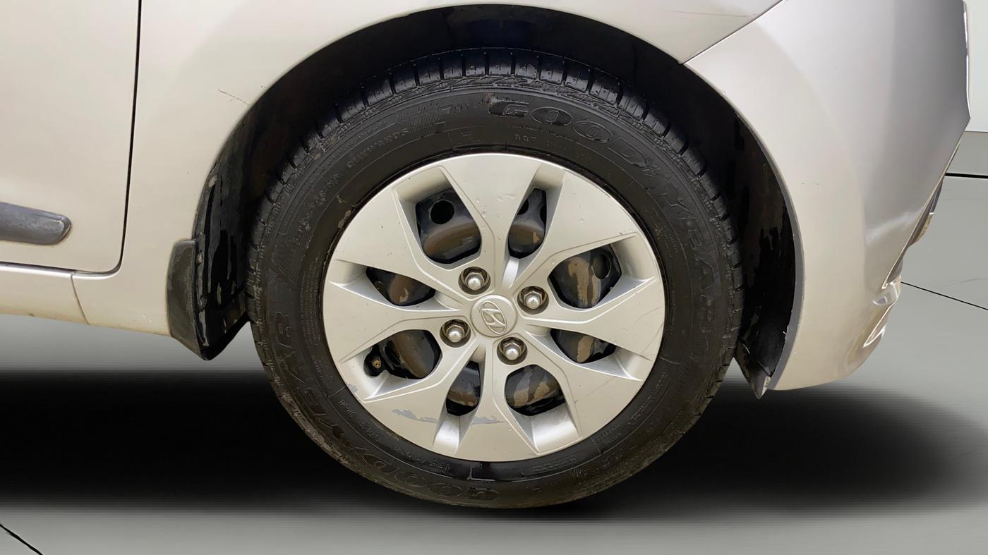 2016 Hyundai Xcent S AT 1.2, Petrol, Automatic, 92,267 km, Right Front Wheel