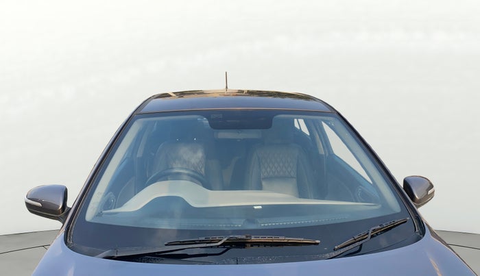 2017 Hyundai Elite i20 ASTA 1.2 (O), Petrol, Manual, 1,01,369 km, Front Windshield