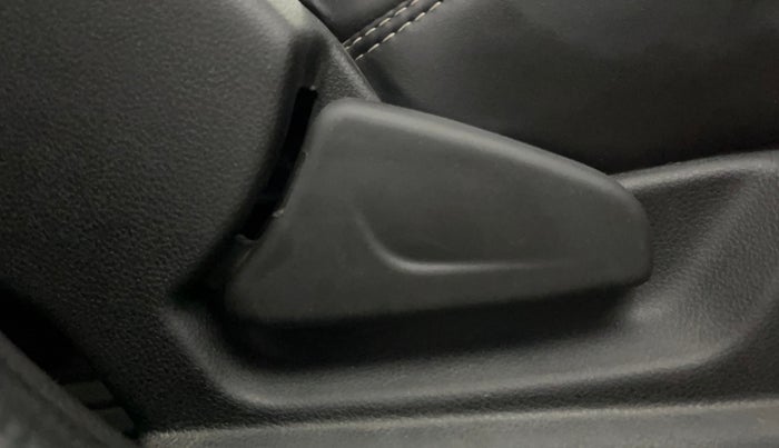 2023 Renault Kwid RXT 1.0 AMT, Petrol, Automatic, 17,253 km, Driver Side Adjustment Panel