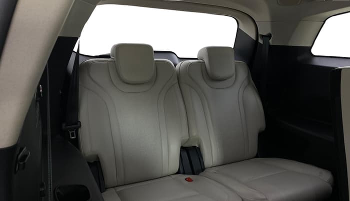 2023 Mahindra XUV700 AX 7 LUXURY P AT 7 STR, Petrol, Automatic, 24,791 km, Third Seat Row ( optional )