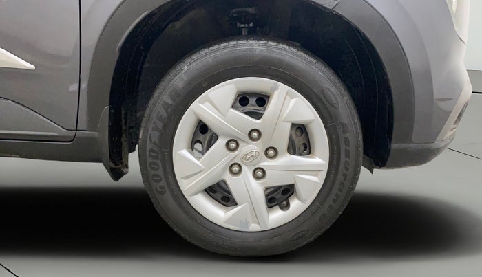 2022 Hyundai VENUE S+ 1.2, CNG, Manual, 56,314 km, Right Front Wheel