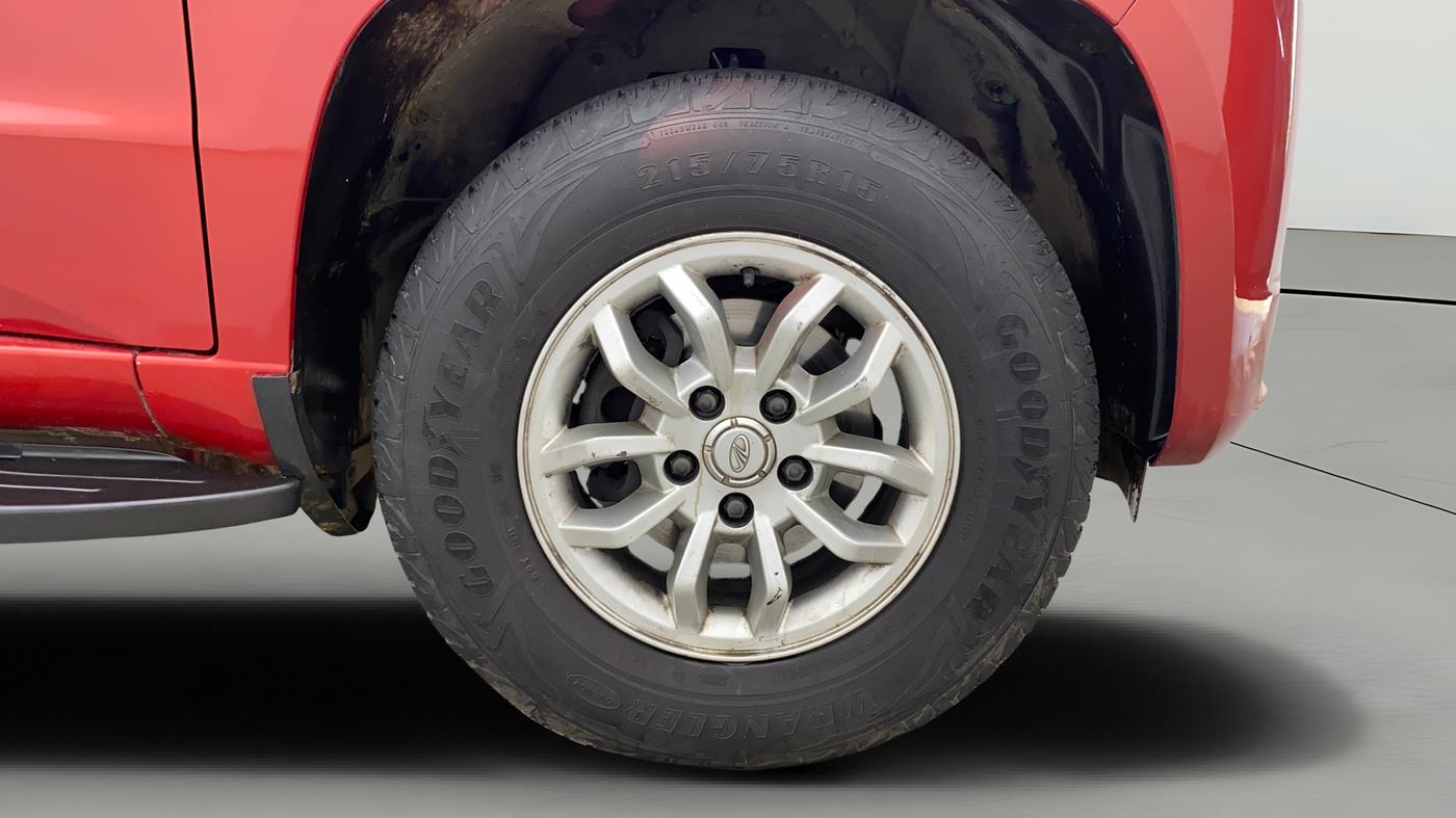2017 Mahindra TUV300 T8, Diesel, Manual, 47,261 km, Right Front Wheel