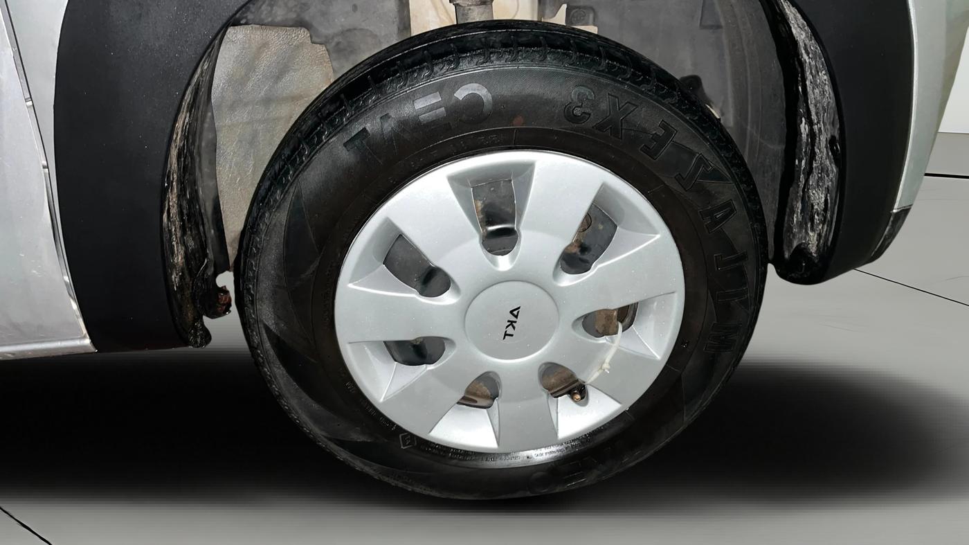 2018 Renault Kwid RXL, Petrol, Manual, 78,558 km, Right Front Wheel