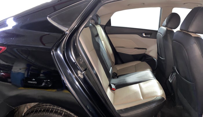 2018 Hyundai Verna 1.6 VTVT SX O, Petrol, Manual, 29,011 km, Right Side Rear Door Cabin