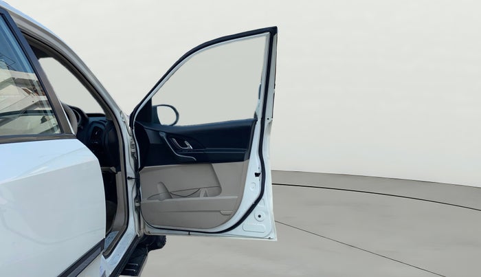 2017 Mahindra XUV500 W6, Diesel, Manual, 37,310 km, RHS Front Door