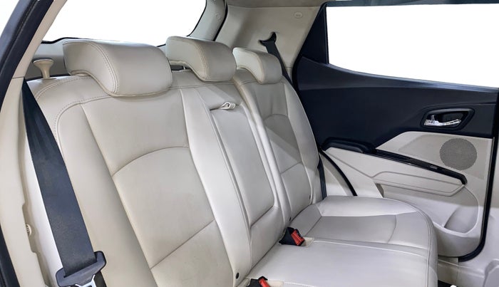 2022 Mahindra XUV300 W8 (O) 1.2 PETROL, Petrol, Manual, 73,373 km, Right Side Rear Door Cabin