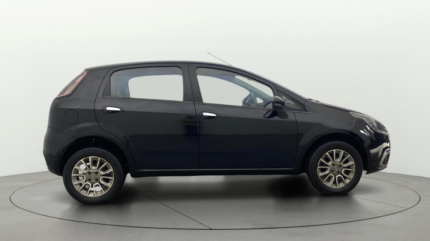 2015 Fiat Punto EVO EMOTION 1.3 MULTIJET, Diesel, Manual, 1,30,380 km, Right Side View