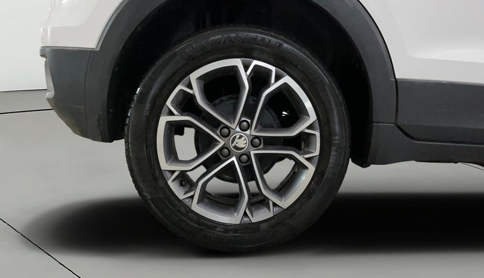 2023 Skoda KUSHAQ STYLE 1.5L TSI DSG (6 AIRBAGS), Petrol, Automatic, 26,315 km, Right Rear Wheel