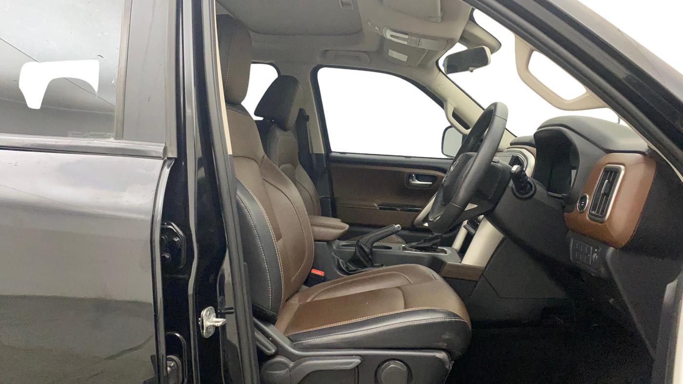 2023 Mahindra SCORPIO-N Z8 PETROL AT 7 STR, Petrol, Automatic, 82,364 km, Right Side Front Door Cabin