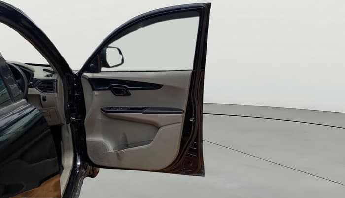 2016 Mahindra Kuv100 K4 PLUS 6 STR, Petrol, Manual, 65,758 km, RHS Front Door