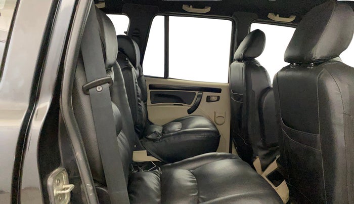 2022 Mahindra SCORPIO CLASSIC S11 7STR, Diesel, Manual, 81,101 km, Right Side Rear Door Cabin