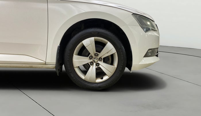 2017 Skoda Superb STYLE 1.8 TSI AT, Petrol, Automatic, 38,280 km, Right Front Wheel