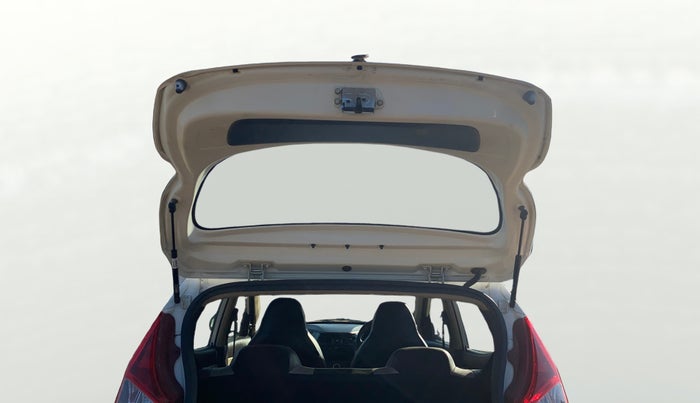 2017 Hyundai Eon ERA +, CNG, Manual, 1,10,540 km, Boot Door Open