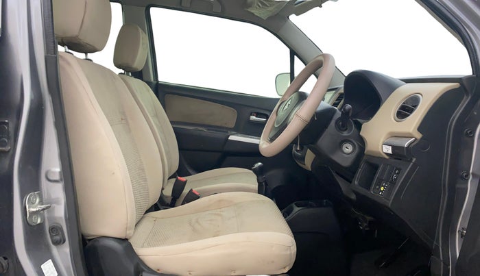 2017 Maruti Wagon R 1.0 LXI CNG, CNG, Manual, 1,04,063 km, Right Side Front Door Cabin