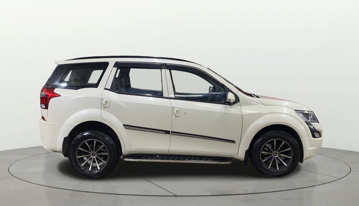 2021 Mahindra XUV500 W5, Diesel, Manual, 98,119 km, Right Side View