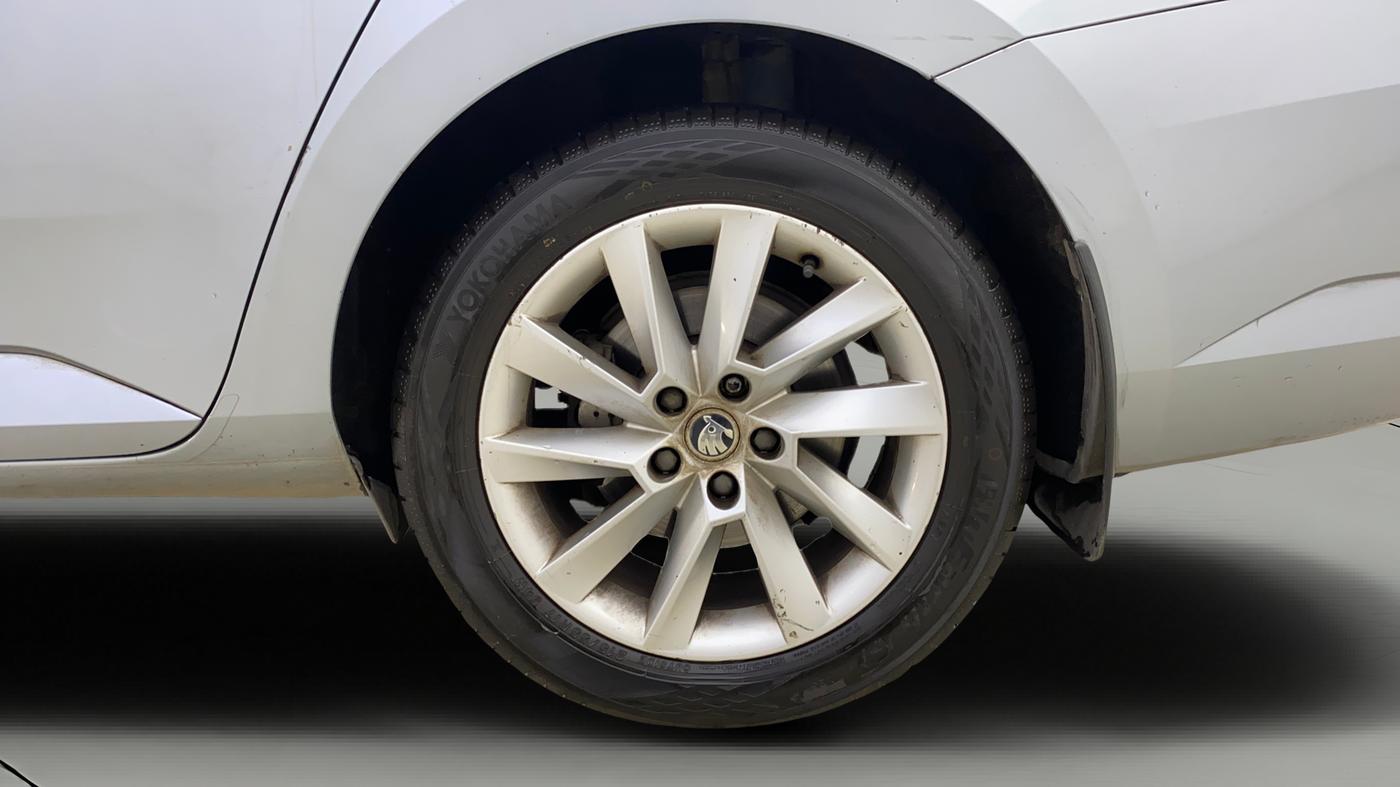 2016 Skoda Superb L&K 1.8 TSI AT, Petrol, Automatic, 52,309 km, Left Rear Wheel