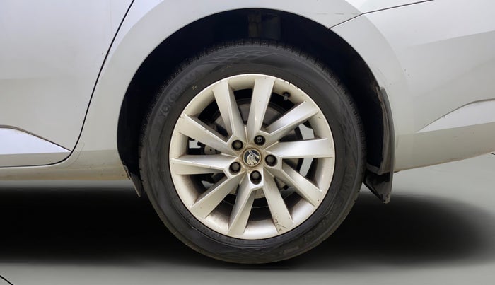 2016 Skoda Superb L&K 1.8 TSI AT, Petrol, Automatic, 52,309 km, Left Rear Wheel