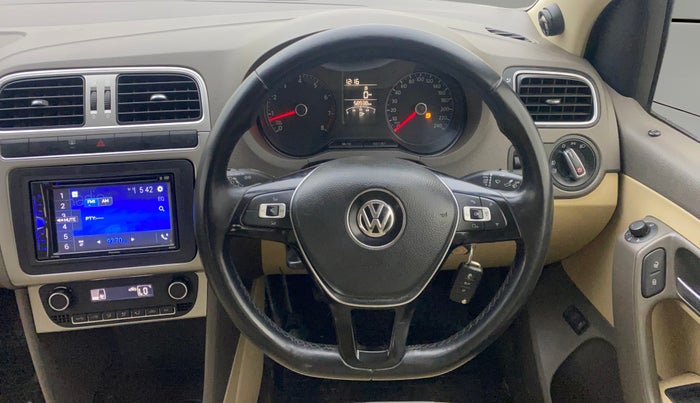 2016 Volkswagen Vento HIGHLINE 1.6 MPI, Petrol, Manual, 58,938 km, Steering Wheel Close Up