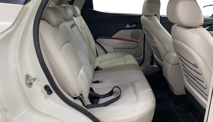 2021 Mahindra XUV300 W8 (O) 1.5 DIESEL AMT, Diesel, Automatic, 60,064 km, Right Side Rear Door Cabin