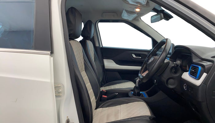 2022 Tata PUNCH CREATIVE  1.2 RTN DUAL TONE, Petrol, Manual, 28,983 km, Right Side Front Door Cabin