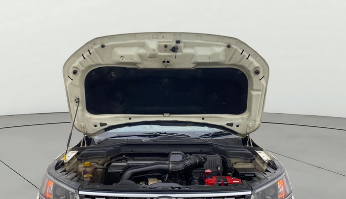 2021 Mahindra XUV300 W8 (O) 1.5 DIESEL AMT, Diesel, Automatic, 1,36,386 km, Open Bonet