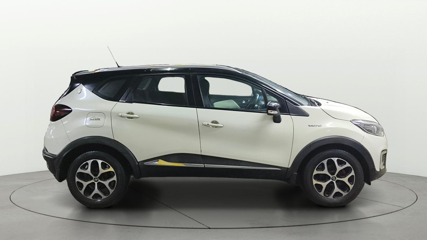 2018 Renault Captur RXT DIESEL DUAL TONE, Diesel, Manual, 92,525 km, Right Side View