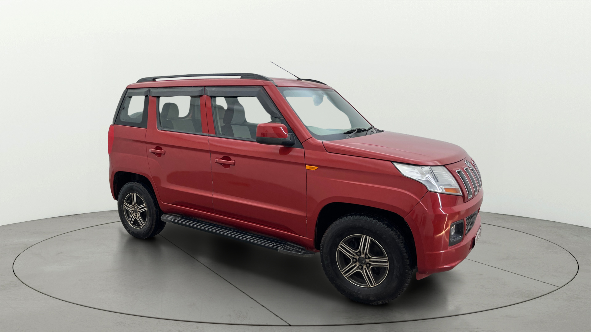 2016 Mahindra TUV300 T6 PLUS