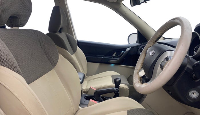 2015 Mahindra XUV500 W6, Diesel, Manual, 54,569 km, Right Side Front Door Cabin