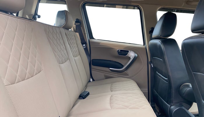 2019 Mahindra TUV300 T10, Diesel, Manual, 46,232 km, Right Side Rear Door Cabin